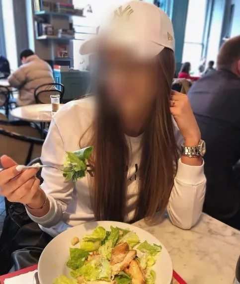 Büsra, 32