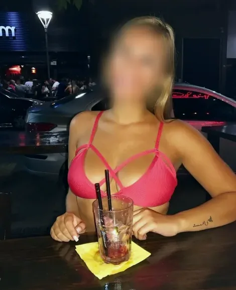 Chiara, 32