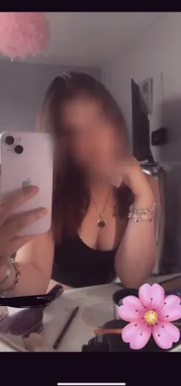 Claudia, 20