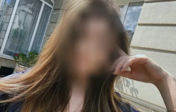 Denise, 19