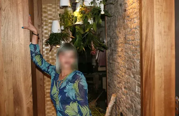 Larissa, 28