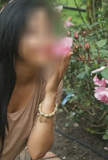 Lena, 32