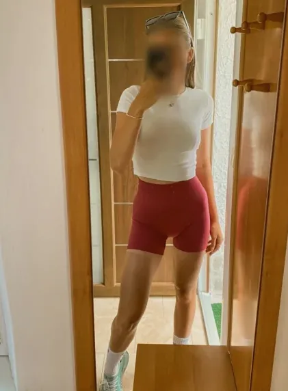 Nadine, 27