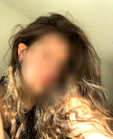 Nadine, 19