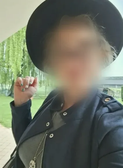Sabrina, 33