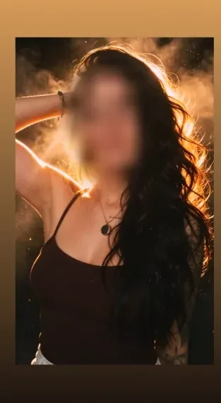 Sandra, 37