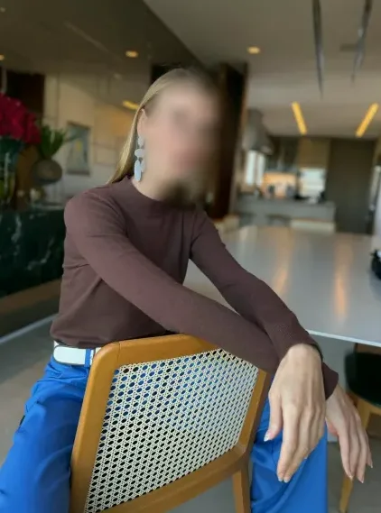 Vivien, 39